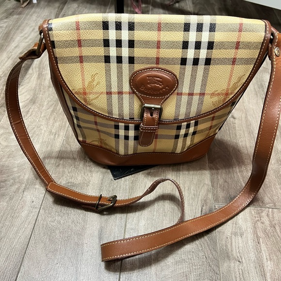 Authentic Vintage Burberry's Sling - Picture 3 of 11